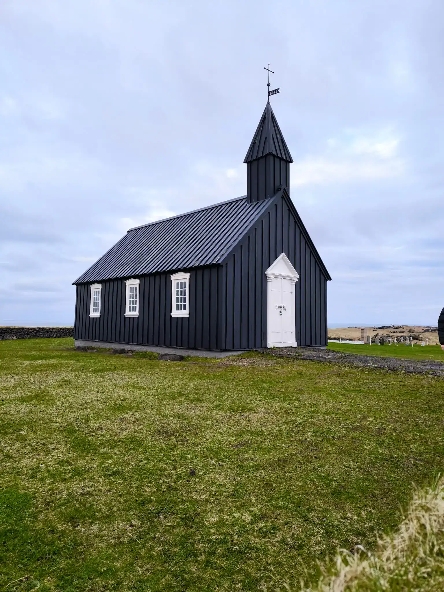 Búðakirkja — la iglesia negra sobre campo de lava en Snæfellsnes