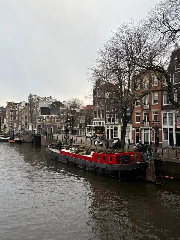 Paseo en barco por los canales de Ámsterdam