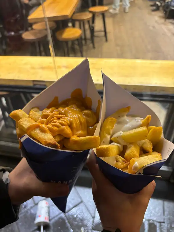 Patatas fritas holandesas en cucurucho — Fabel Friet Runstraat, Ámsterdam