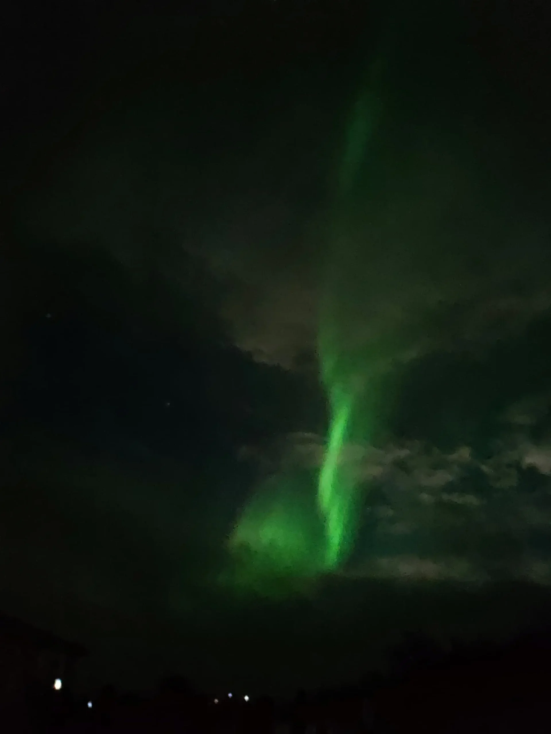 Aurora boreal verde sobre Islandia, primera noche que la vimos