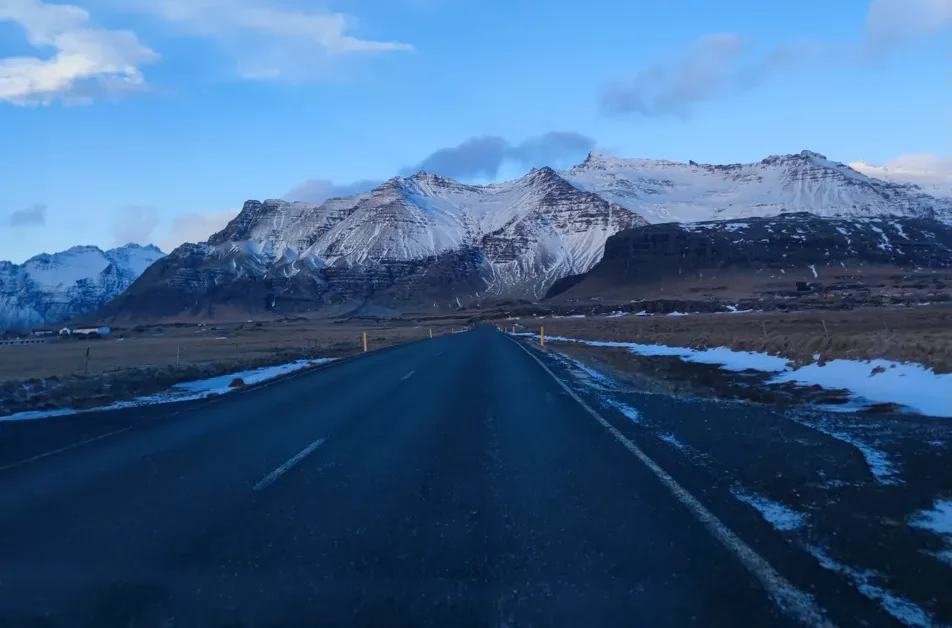 Vistas de Islandia mientras conduces
