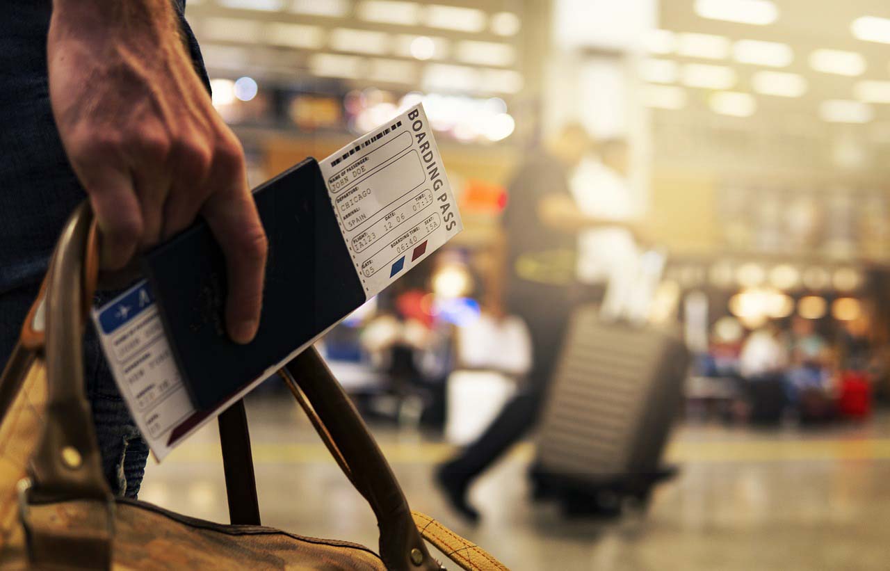 Imagen de una persona en el aeropuerto