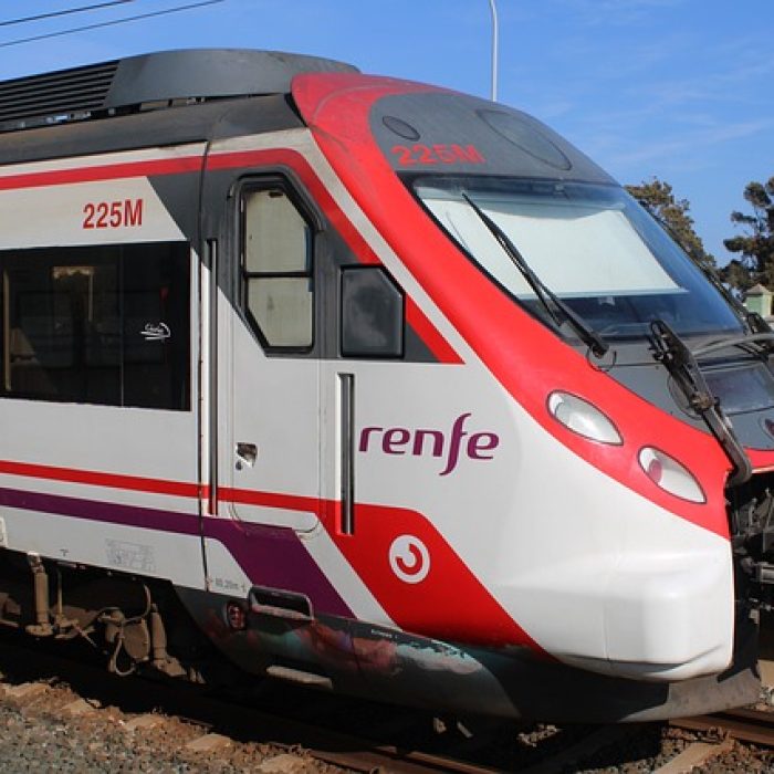 Cómo ir de Madrid a Segovia: autobús, tren, y otras opciones